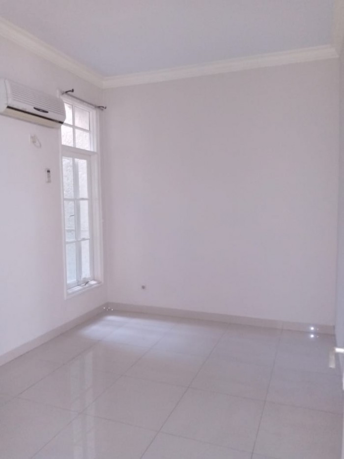 Rumah Disewakan Semi Furnished di Taman Beverly Lippo Cikarang